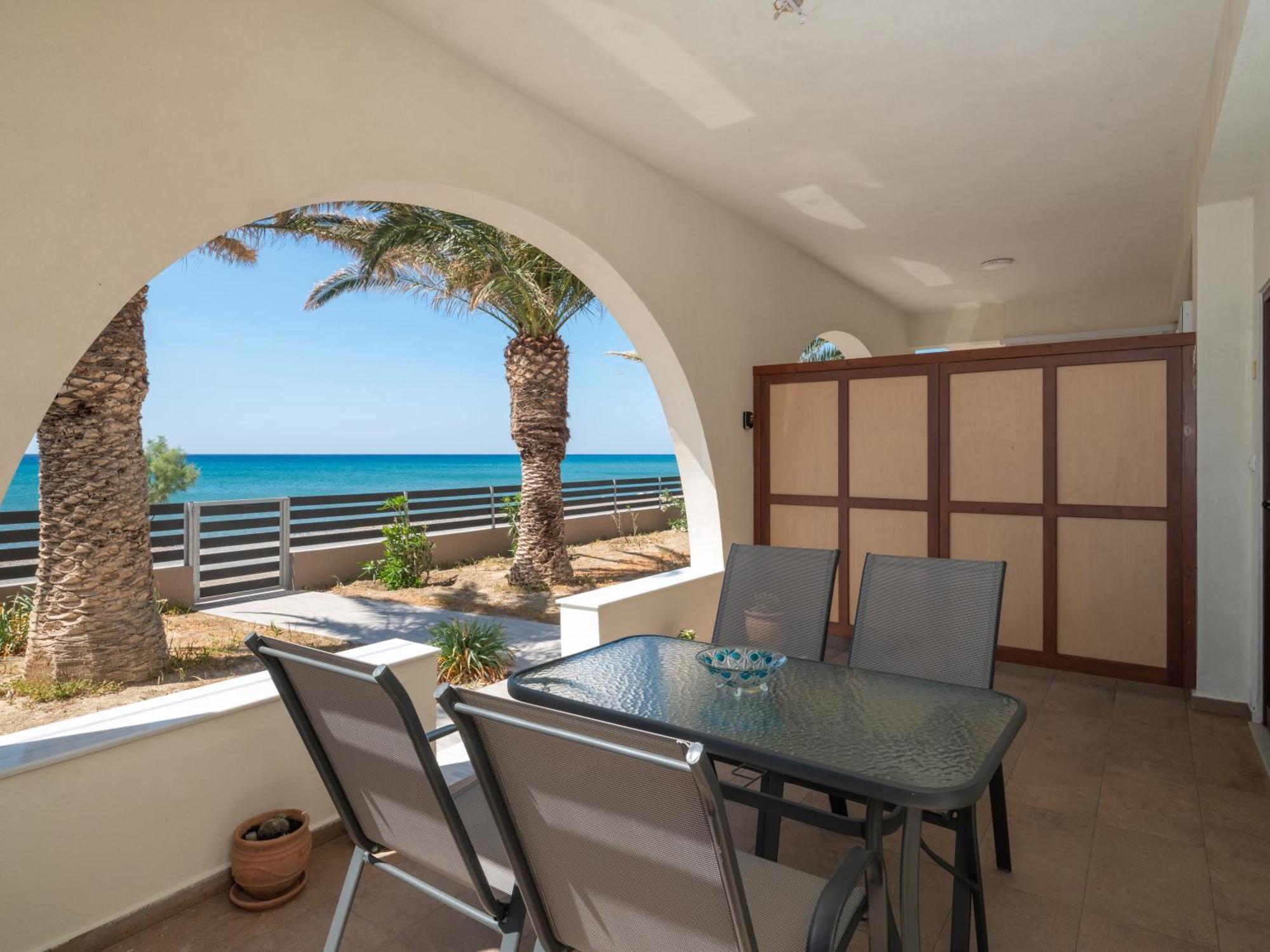 Atalanti Seaside Junior Suites 케라토캄보스 외부 사진